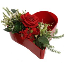 ROSE ARR IN PLASTIC HEART 29X27X13CM RED