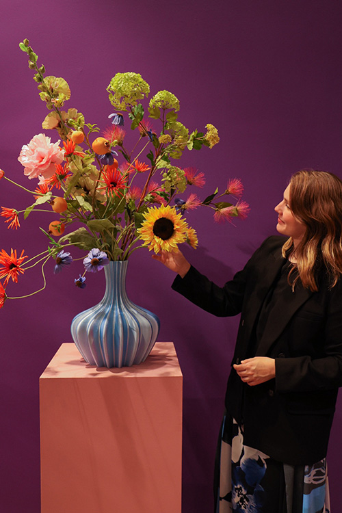 Marylène Madou bouquet purple background