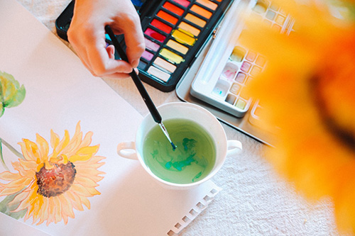 Marylène Madou watercolor rinsing